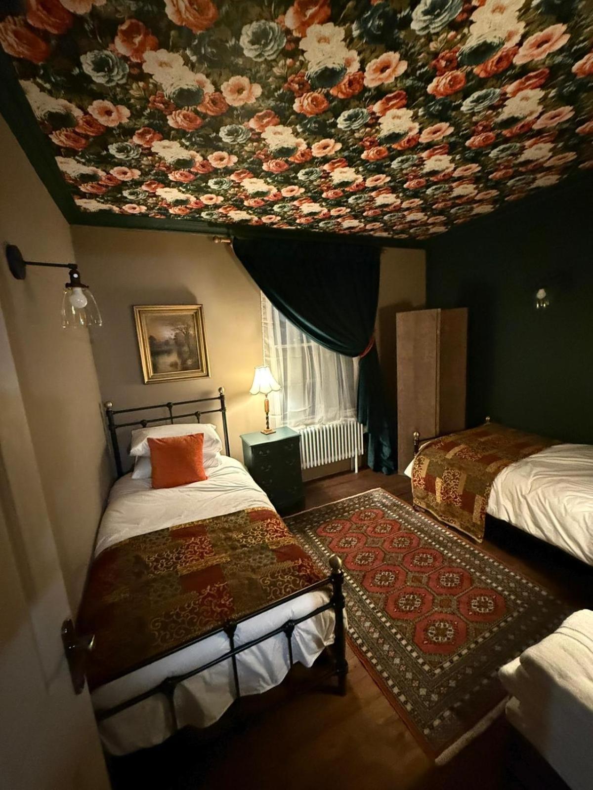 Samuels' A Duplex Apartment By Spires Accommodation In Lichfield City Centre ภายนอก รูปภาพ