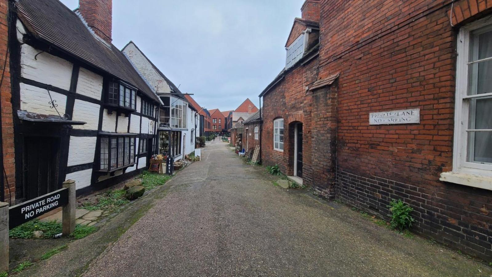 Samuels' A Duplex Apartment By Spires Accommodation In Lichfield City Centre ภายนอก รูปภาพ