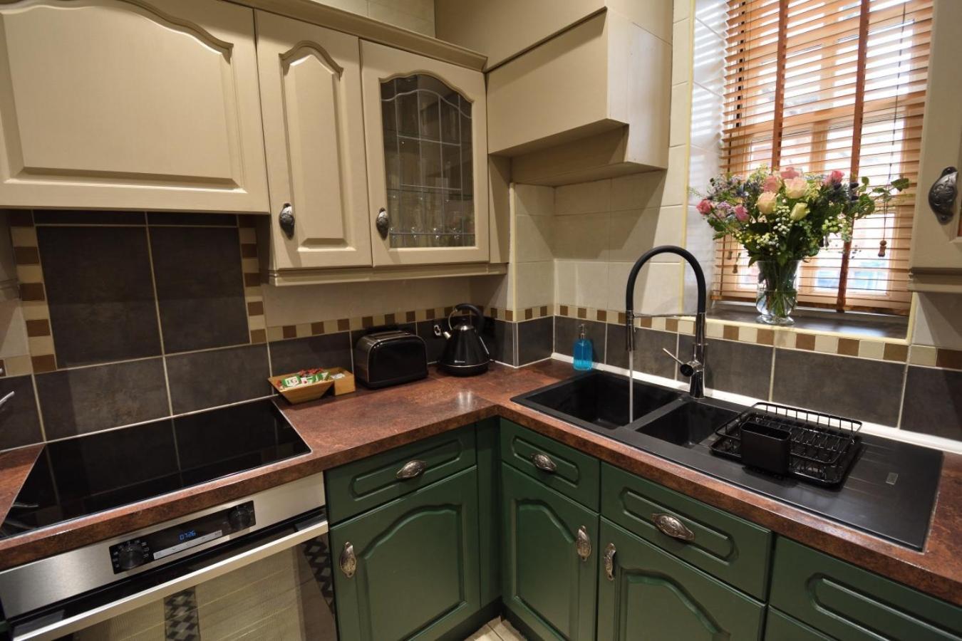 Samuels' A Duplex Apartment By Spires Accommodation In Lichfield City Centre ภายนอก รูปภาพ