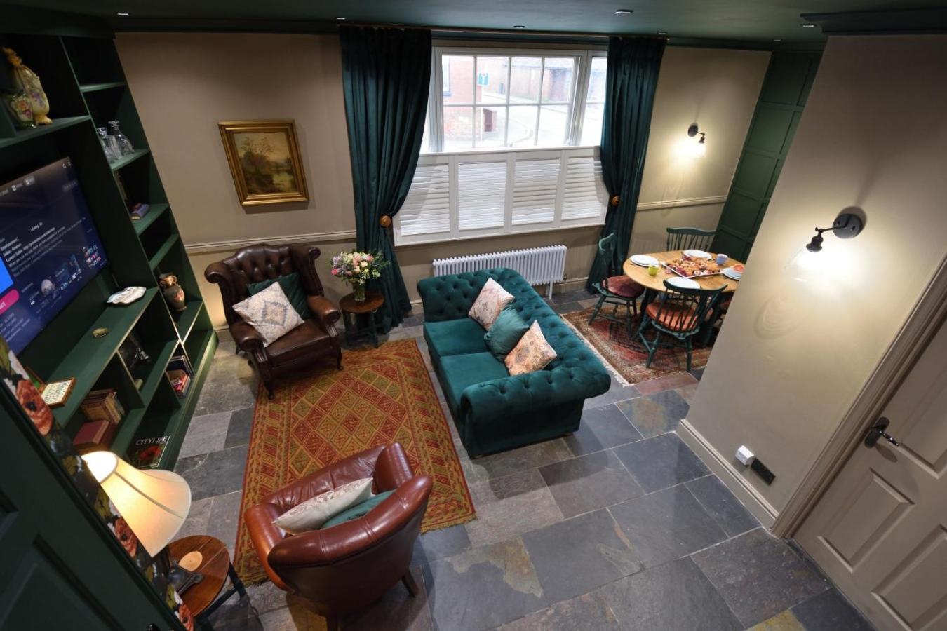 Samuels' A Duplex Apartment By Spires Accommodation In Lichfield City Centre ภายนอก รูปภาพ